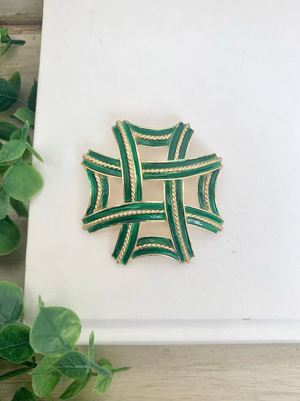 Vintage Trifari Green Enamel Brooch Goldtone Rope Twist Geometric Statement Pin